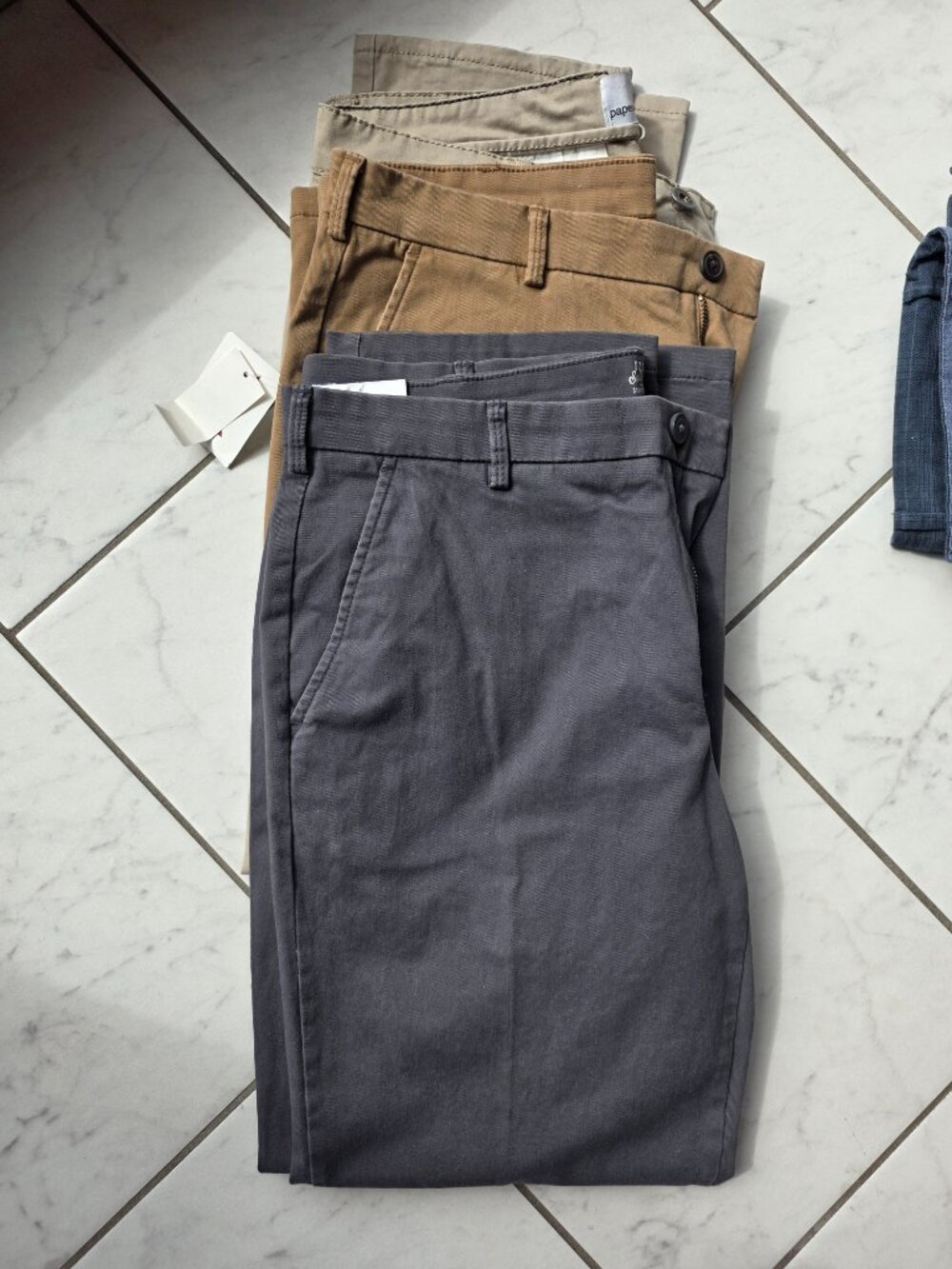 27 PAIR OF MENS 32/33 BANANA REPUBLIC CHINO & SLACKS - Picture 6 of 6